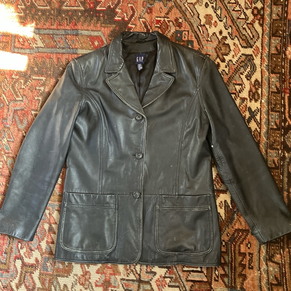 GAP Women's 90s vintage minimalist Black Leather Jacket